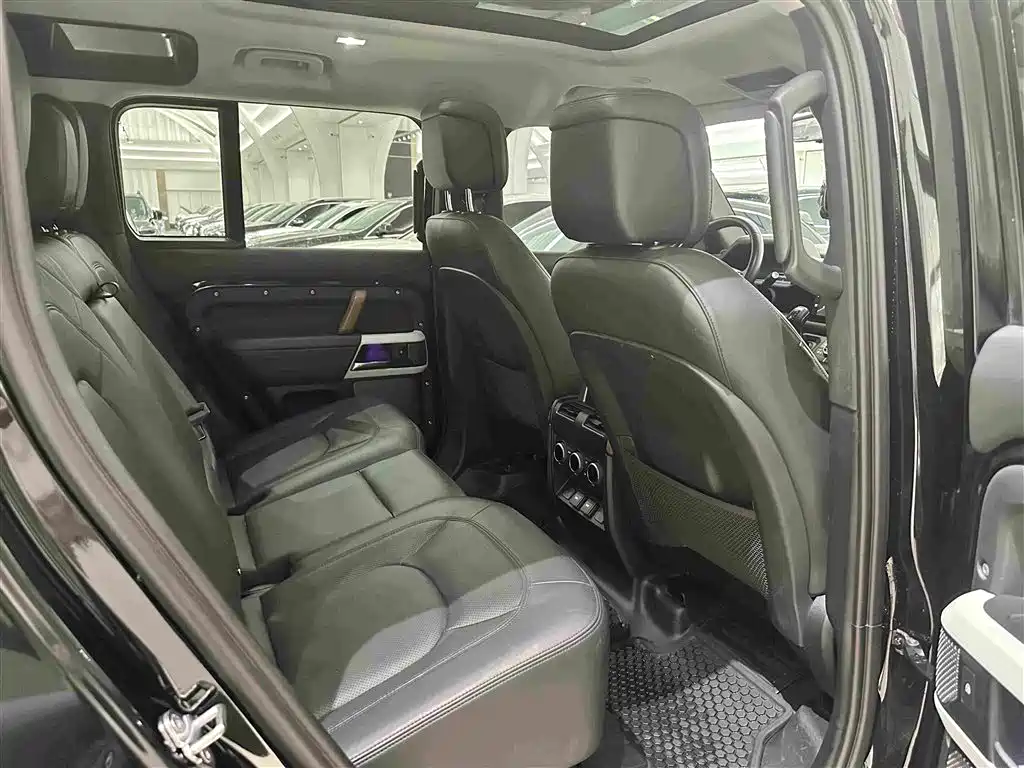 Land Rover Defender 2023 — фото 14