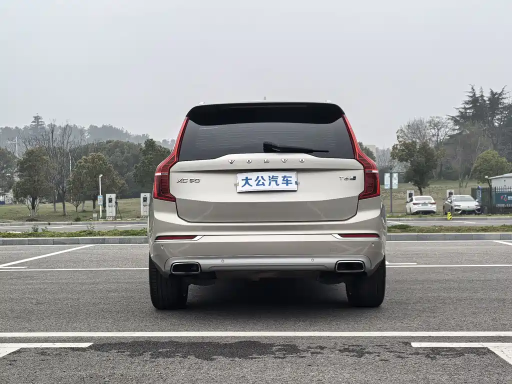 Volvo XC90 2018 — фото 19