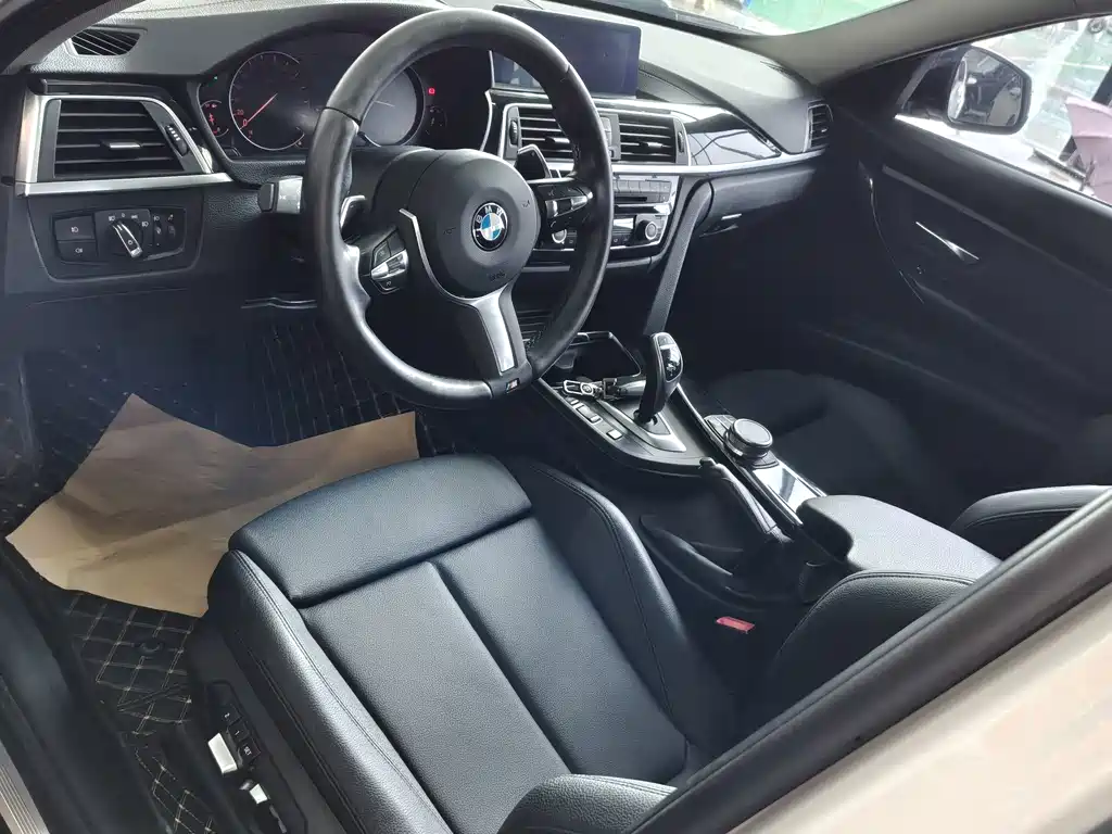 BMW 3 Series 2019 — фото 9