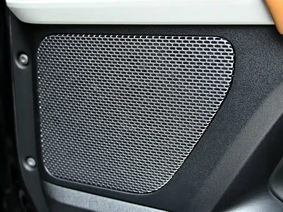 Land Rover Defender 2024 — фото 26