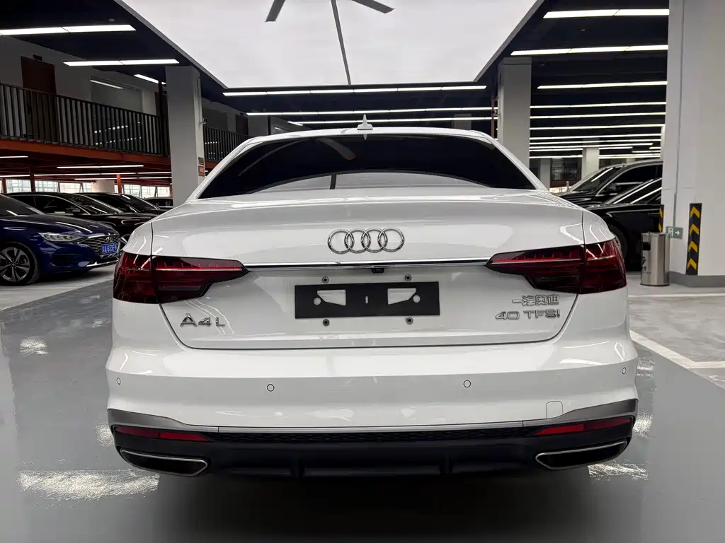 Audi A4L 2023 — фото 17