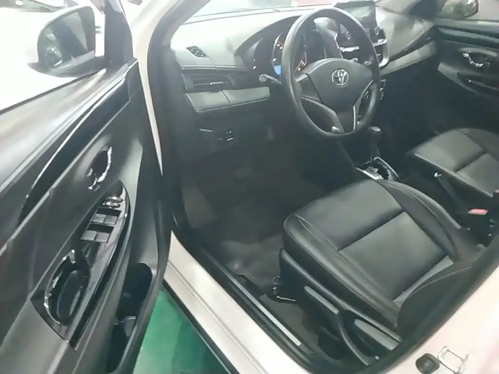 Toyota Yaris L 2021 — фото 16