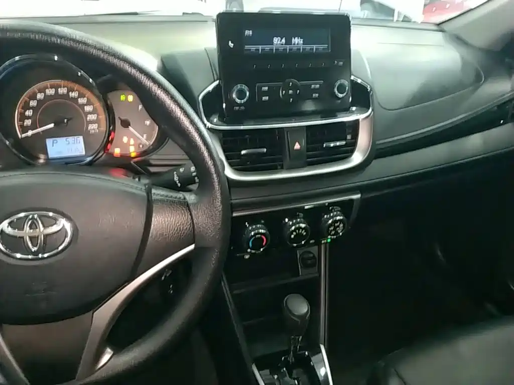 Toyota Yaris L 2021 — фото 13