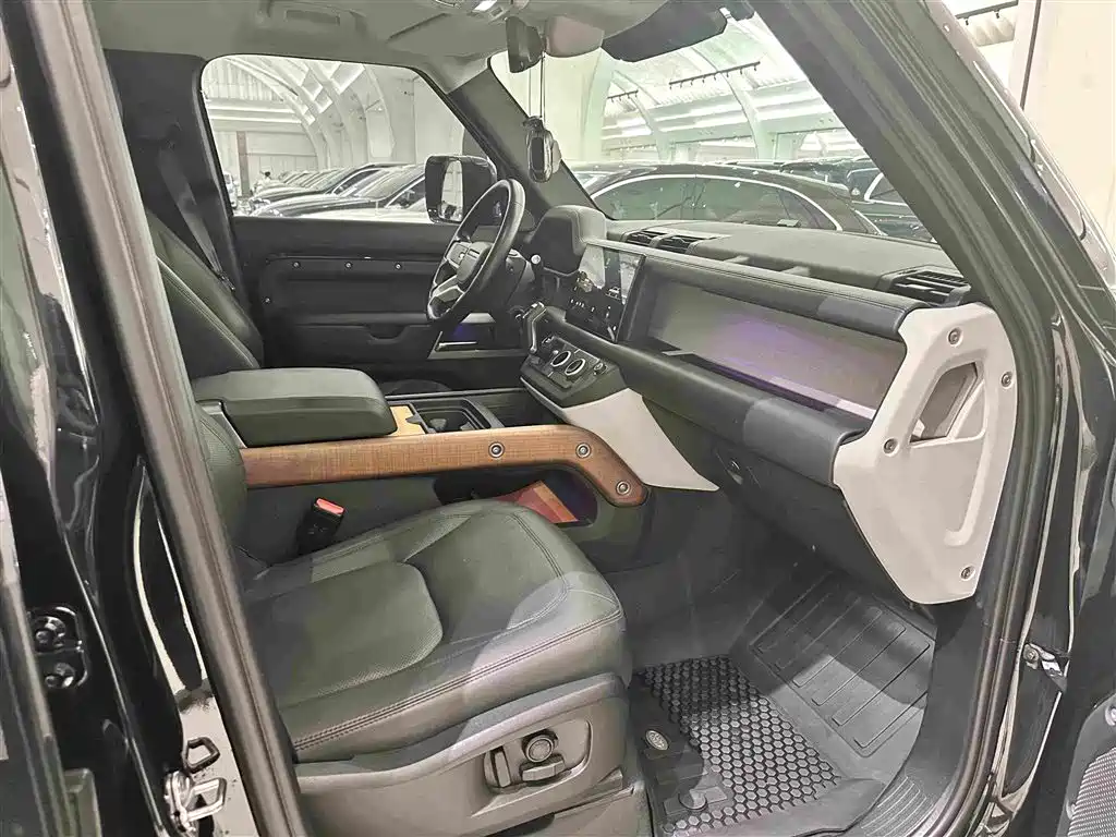 Land Rover Defender 2023 — фото 15