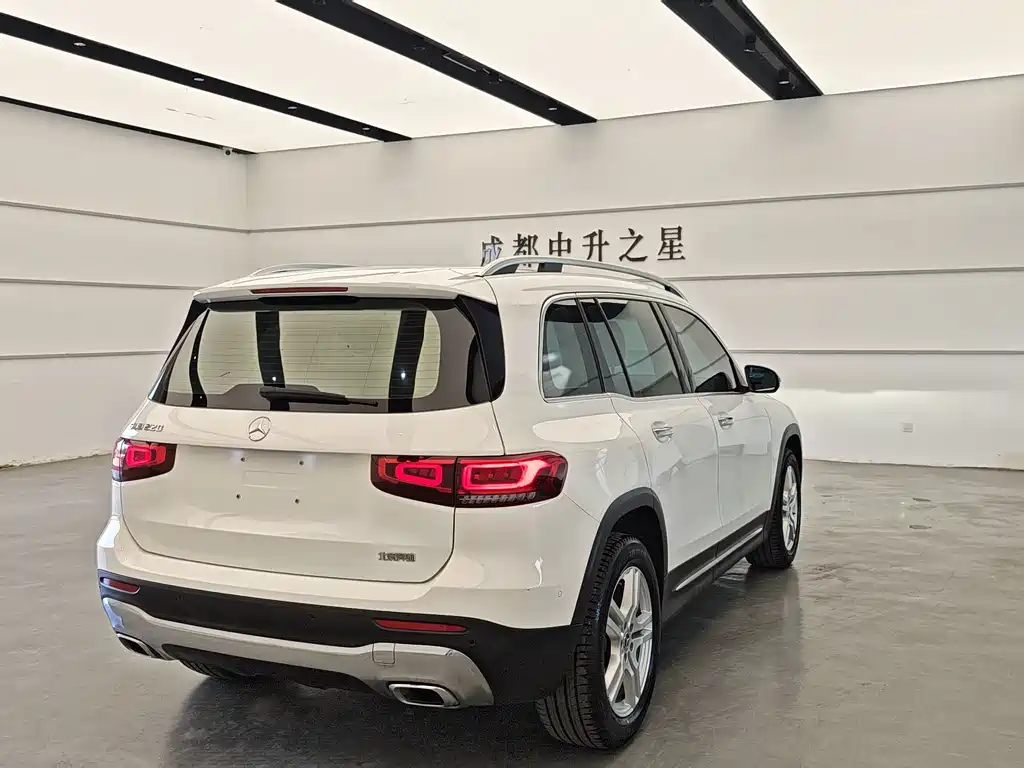 Mercedes-Benz GLB 2023