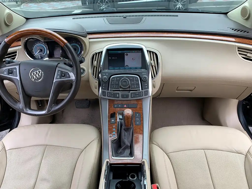 Buick LaCrosse 2011 — фото 6
