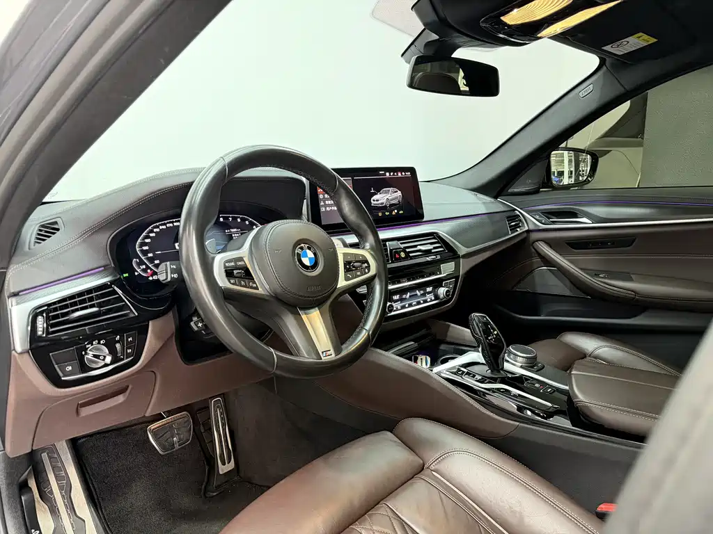 BMW 5 Series 2021 — фото 10