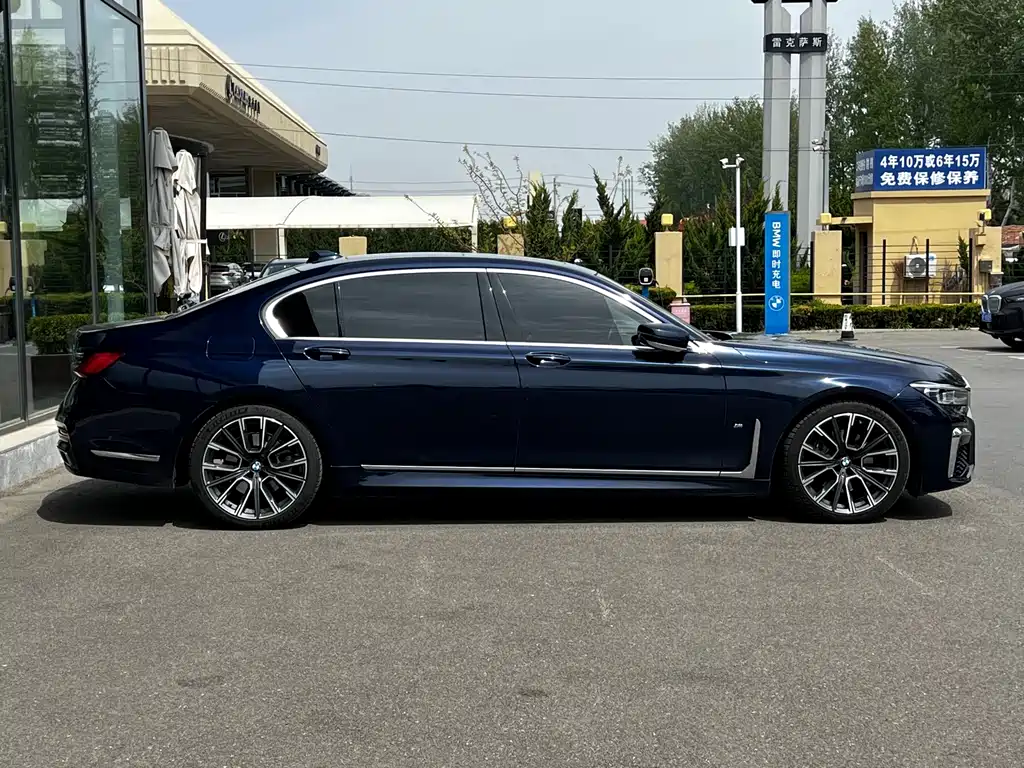BMW 7 Series 2021 — фото 11