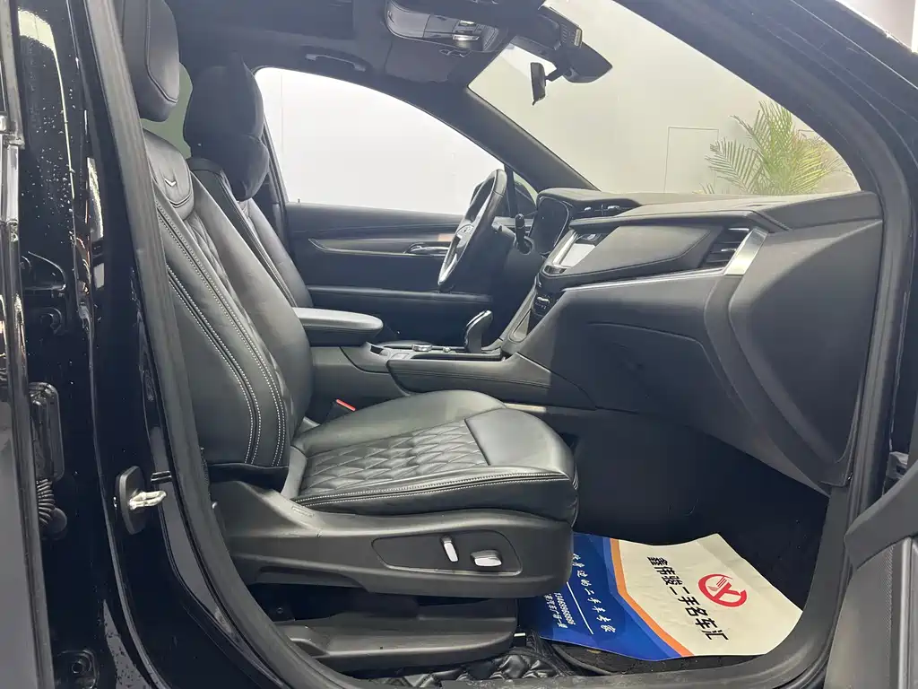 Cadillac XT6 2022 — фото 13