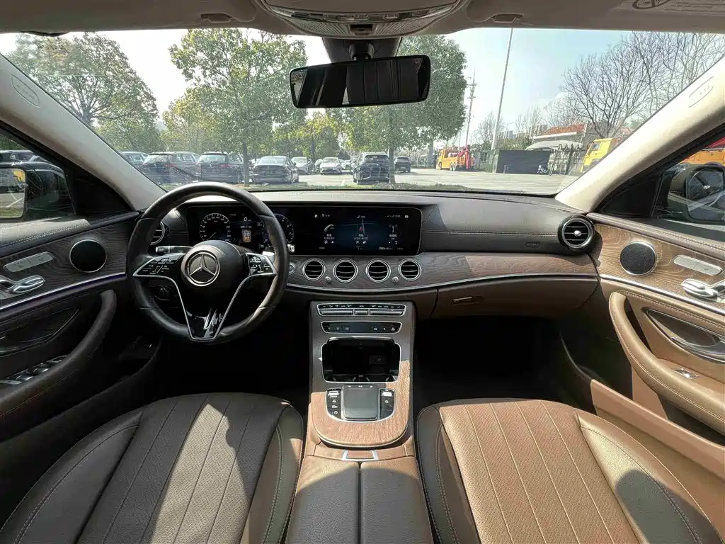 Mercedes-Benz E-Class 2021 — фото 17