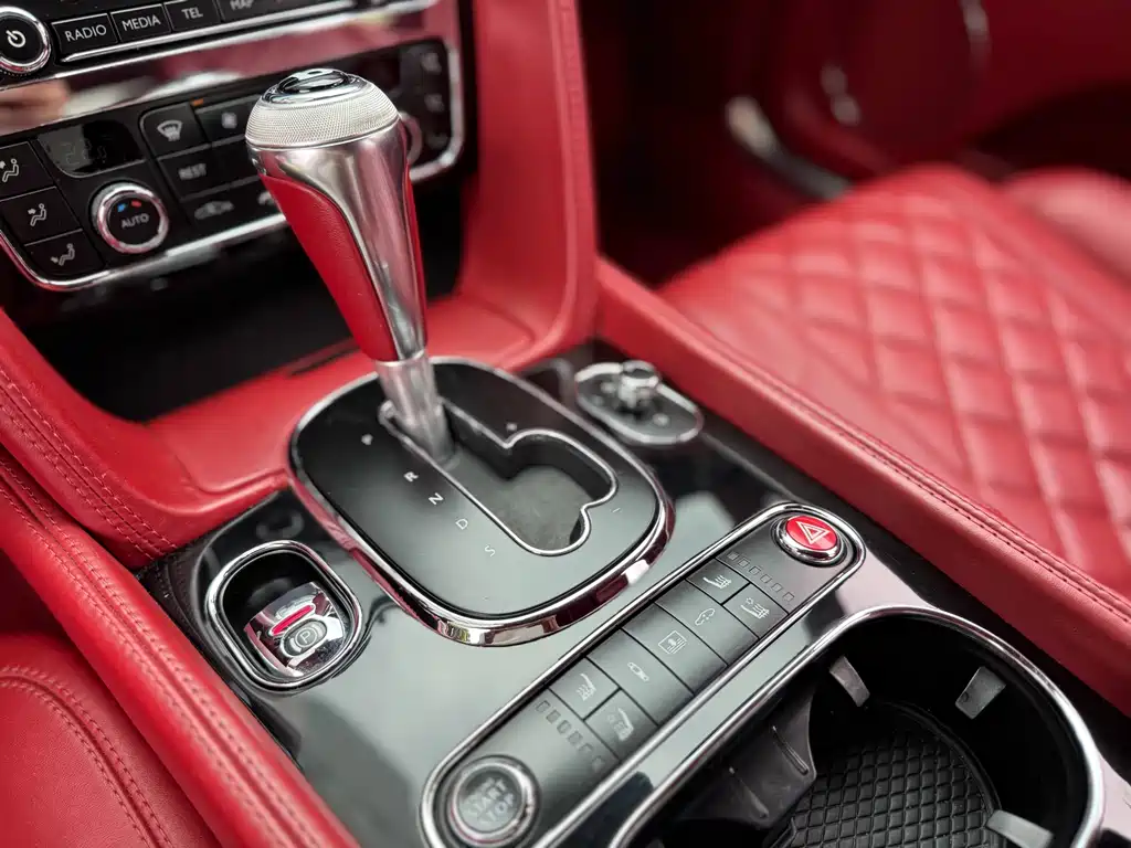 Bentley Flying Spur 2020 — фото 18