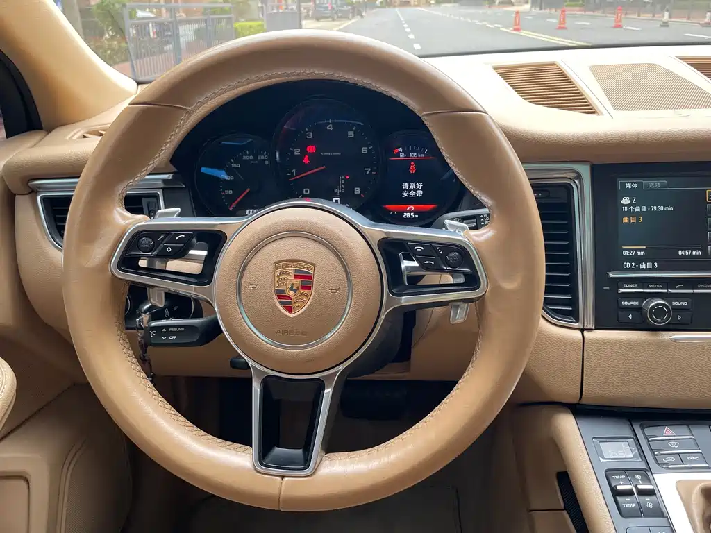 Porsche Macan 2015 — фото 11