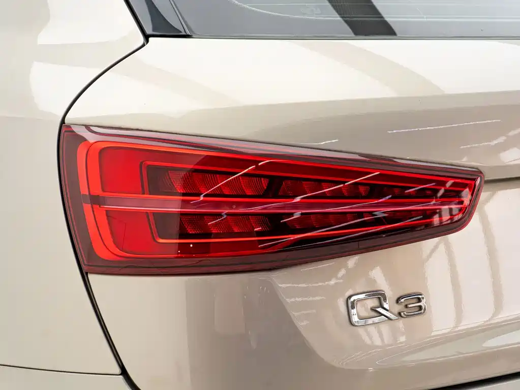 Audi Q3 2018 — фото 15