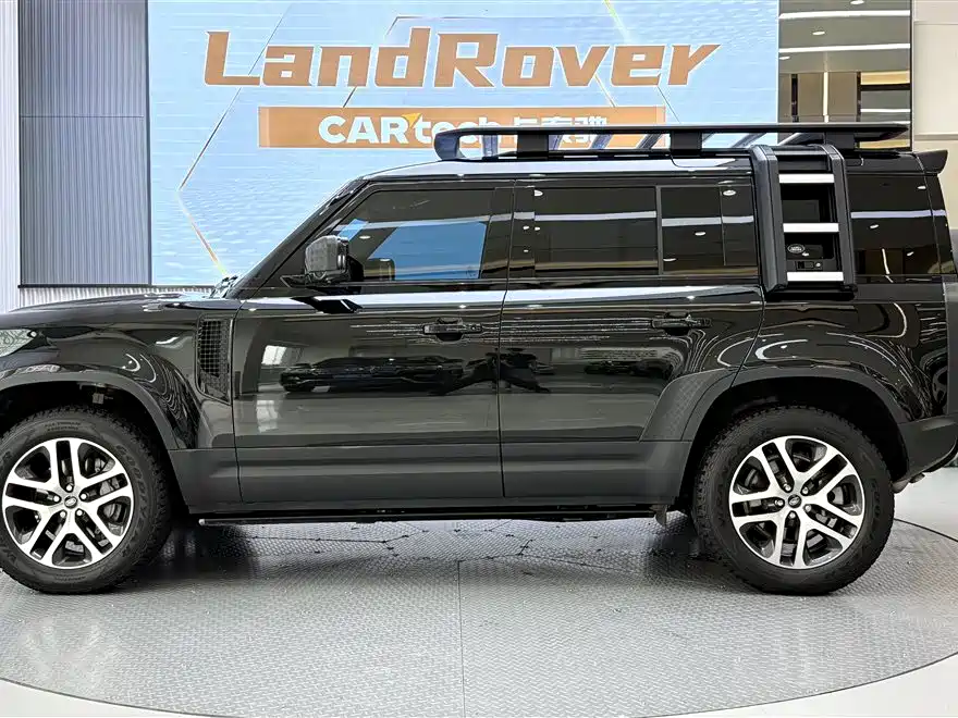 Land Rover Defender 2023 — фото 3