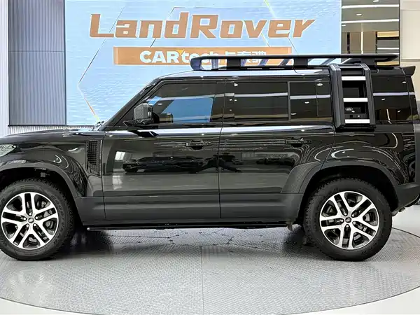 Land Rover Defender 2023