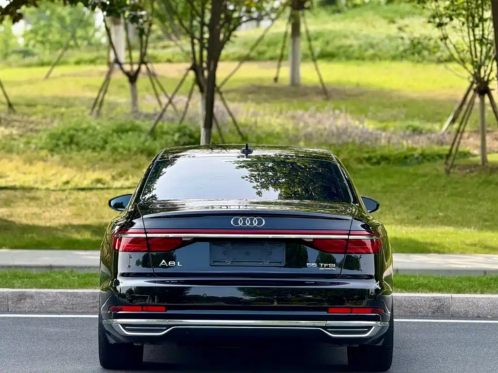 Audi A8 2018 — фото 9