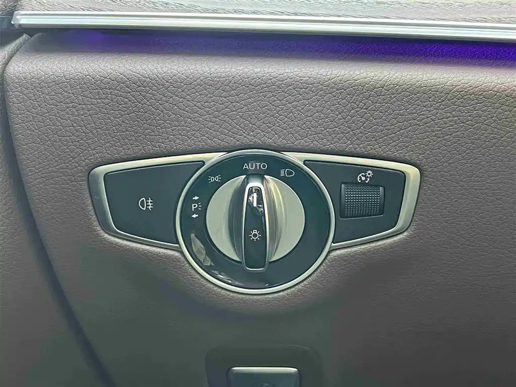 Mercedes-Benz E-Class 2021 — фото 23