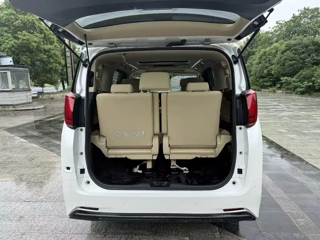 Toyota Alphard 2018 — фото 13