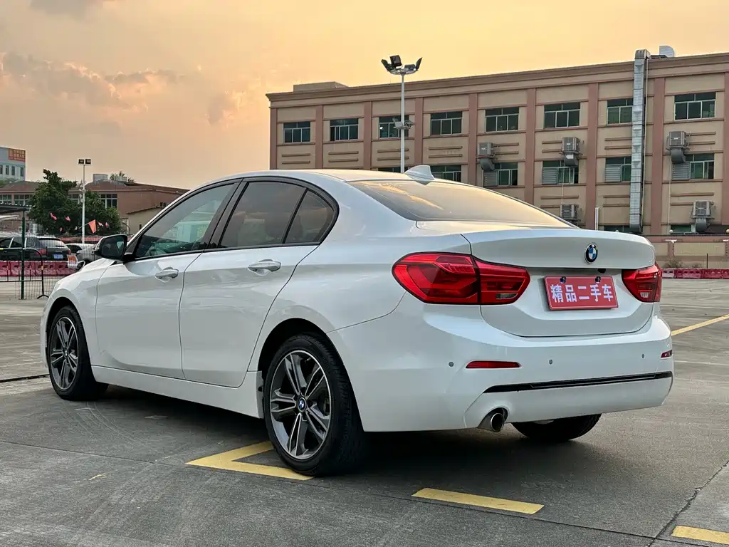 BMW 1 Series 2018 — фото 13