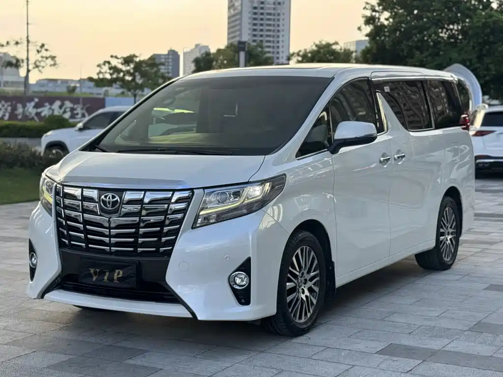 Toyota Alphard 2017 — фото 1