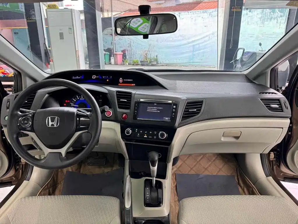 Honda Civic 2015 — фото 10