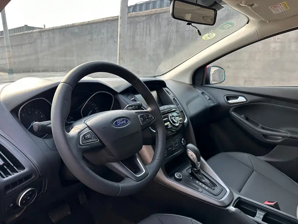 Ford Focus 2018 — фото 8