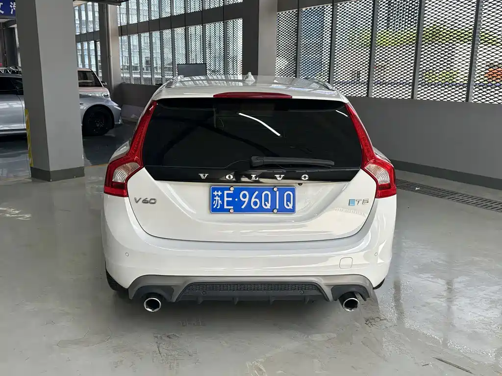 Volvo V60 2015 — фото 4