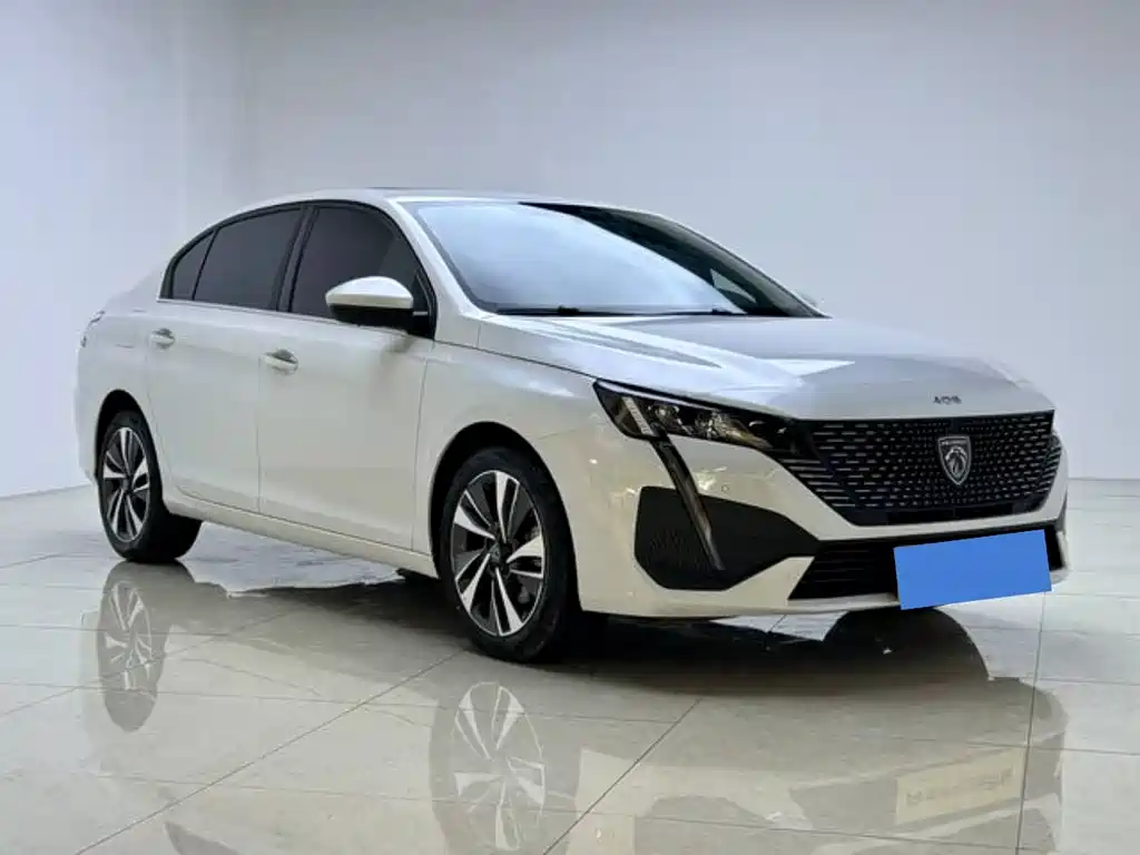 Peugeot 408 2025 — фото 3