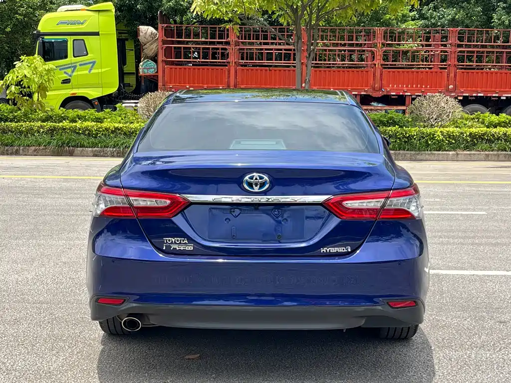 Toyota Camry 2018 — фото 5