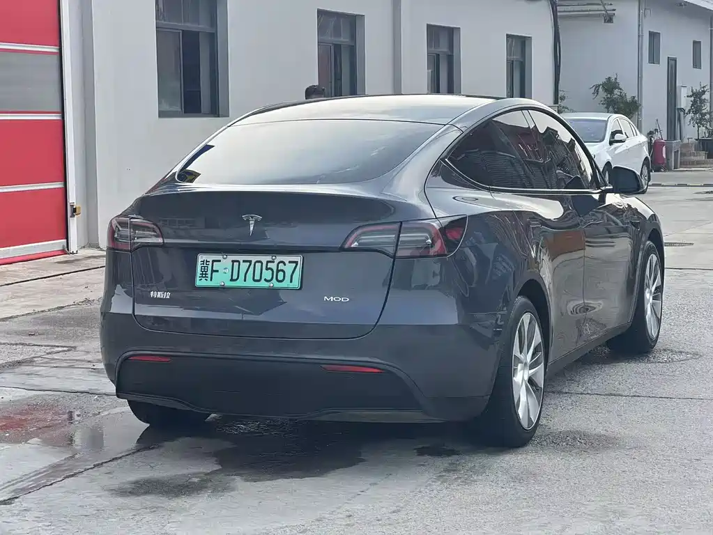 Tesla Model Y 2023 — фото 9