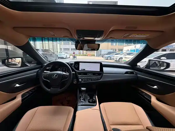 Lexus ES 2022