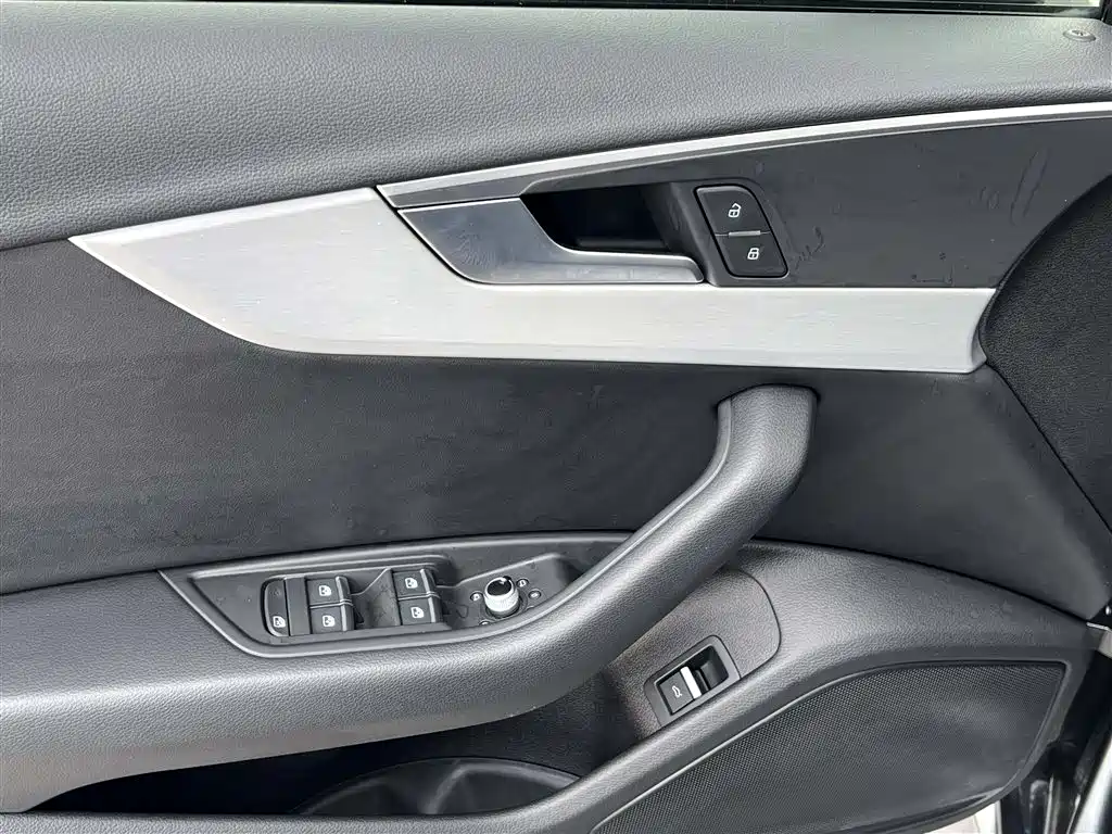Audi A4L 2022 — фото 13