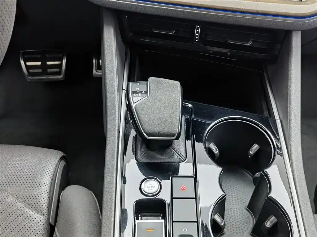 Volkswagen Touareg 2019 — фото 13
