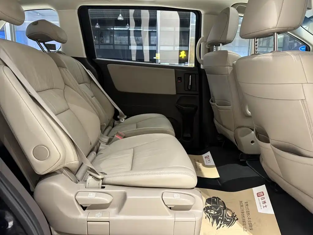 Honda Odyssey 2017 — фото 11