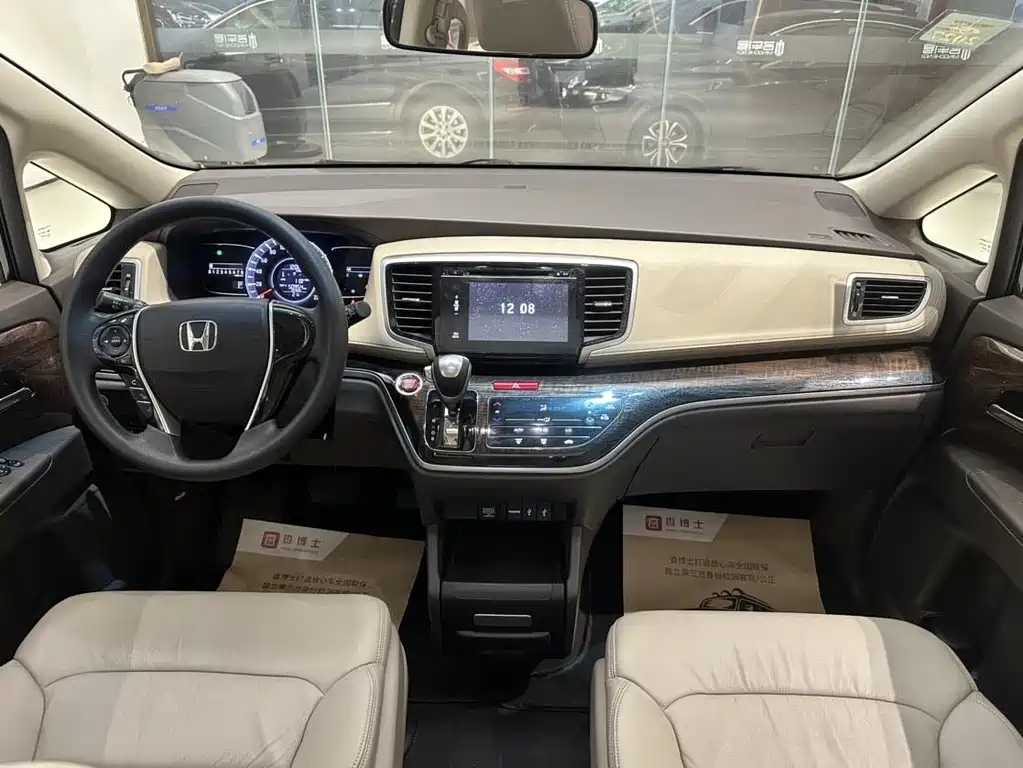 Honda Odyssey 2017 — фото 14