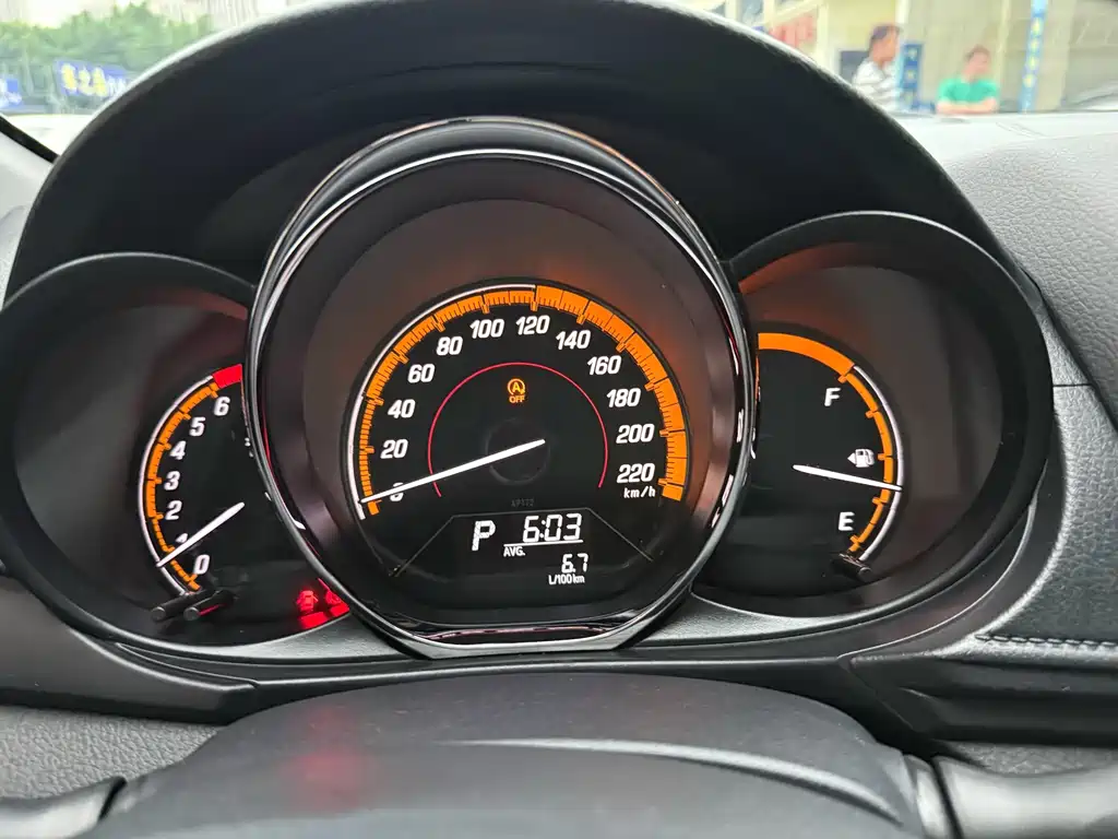 Toyota Yaris L 2023 — фото 8