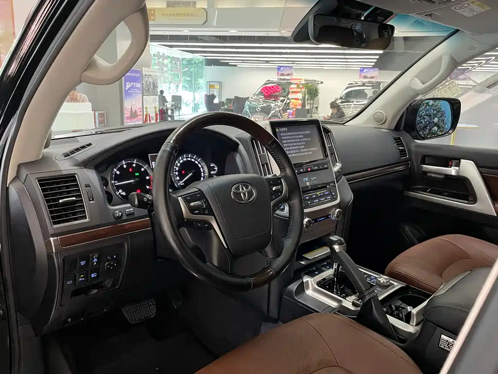 Toyota Land Cruiser 2019 — фото 10