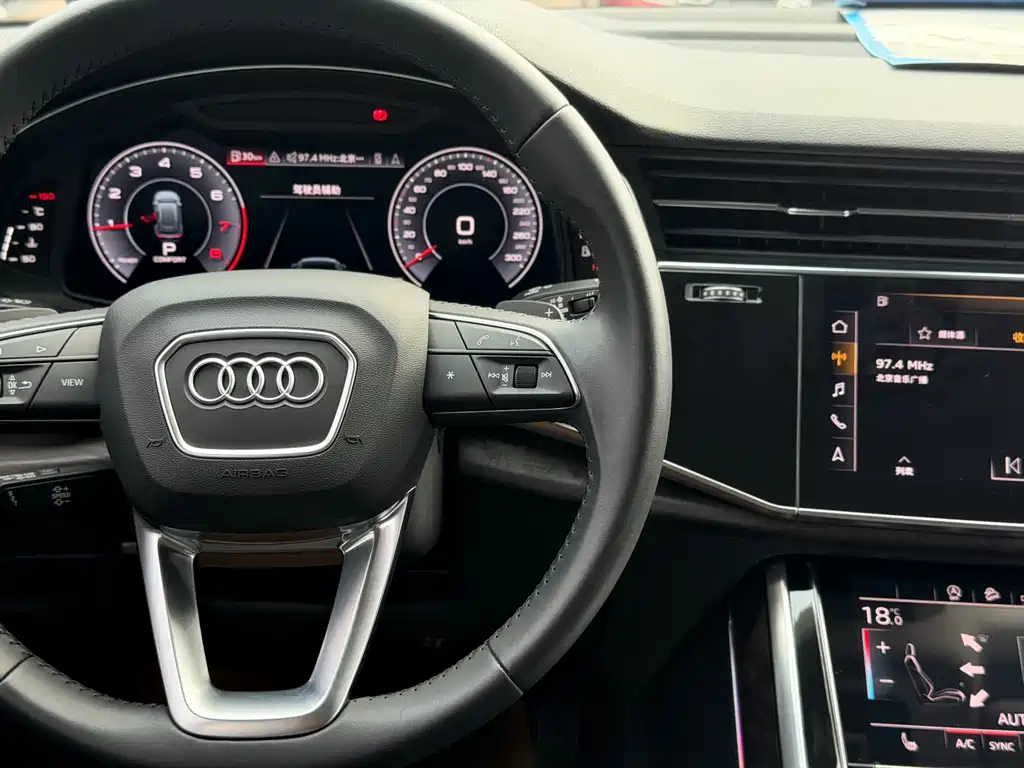 Audi Q8 2020 — фото 17