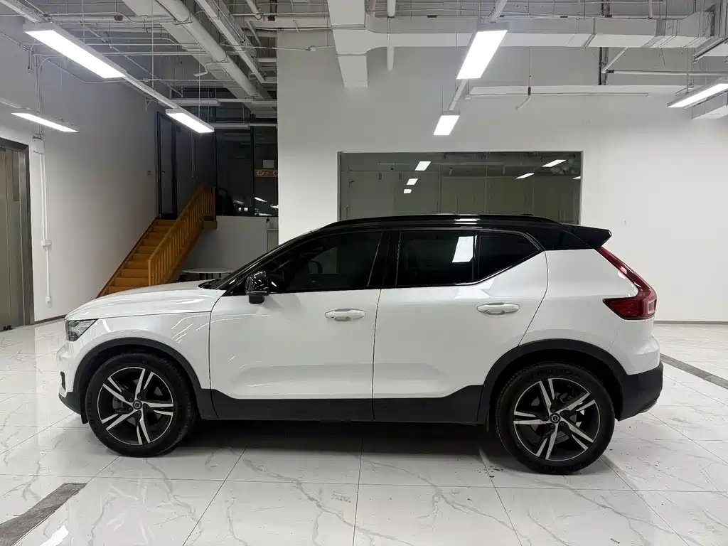 Volvo XC40 2019 — фото 3