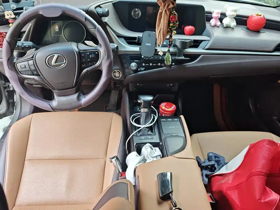 Lexus ES 2021 — фото 12
