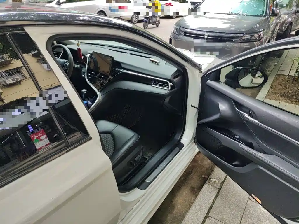 Toyota Camry 2022 — фото 19