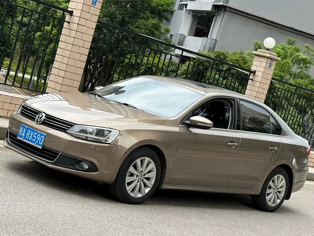Volkswagen Sagitar 2014