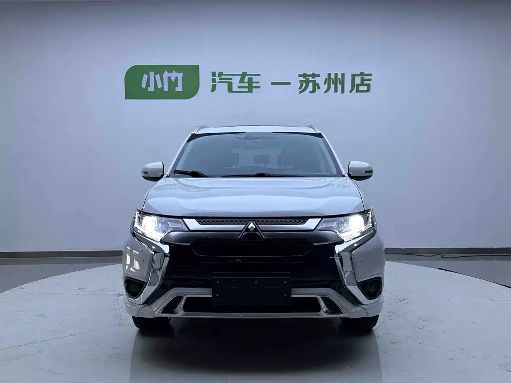 Mitsubishi Outlander 2022 — фото 2