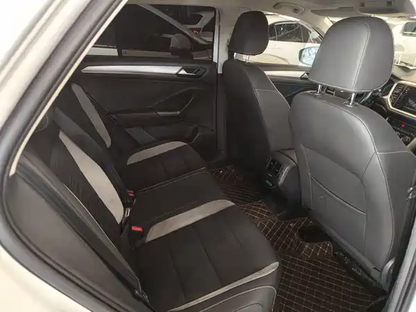 Volkswagen T-Roc 2023