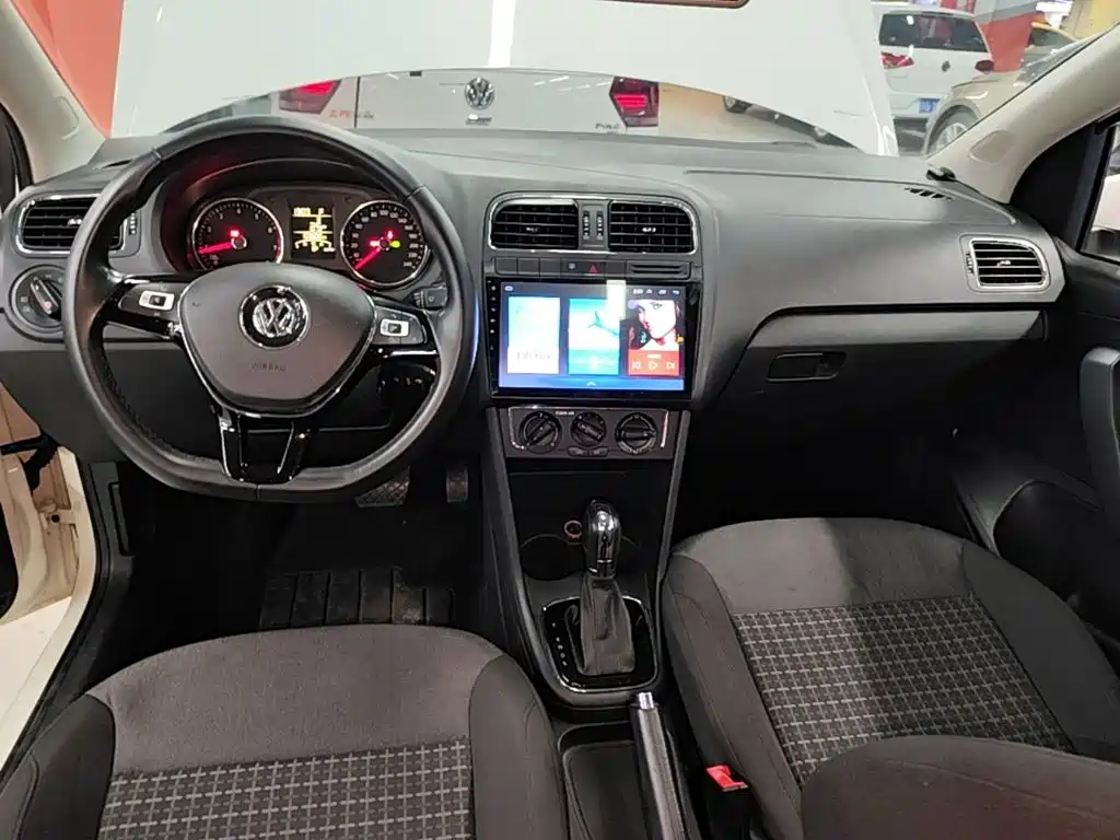 Volkswagen Polo 2016 — фото 10