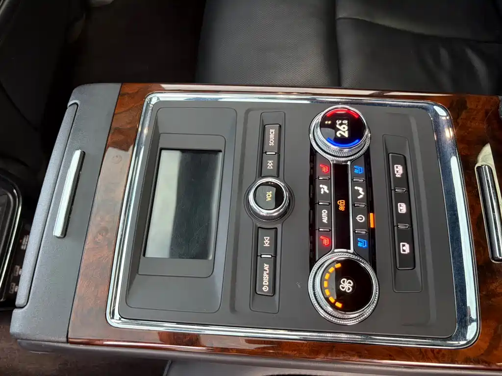 Lincoln Continental 2020 — фото 15