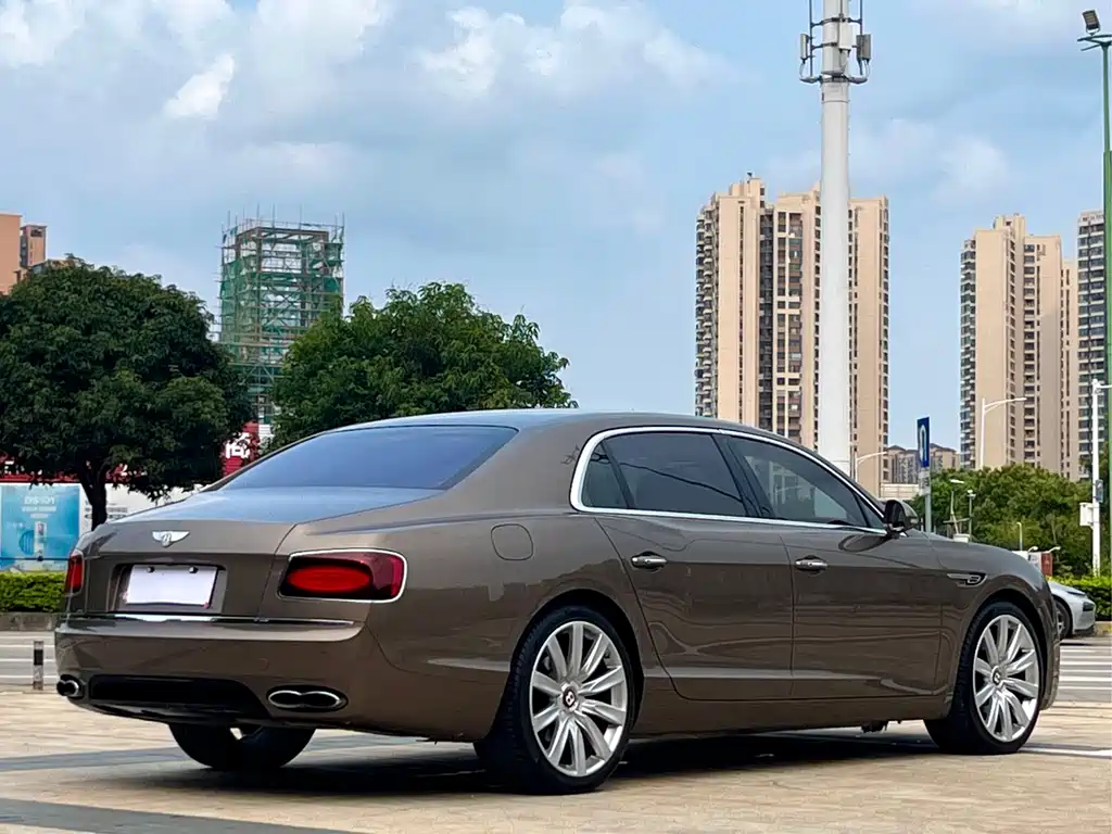 Bentley Flying Spur 2018 — фото 7