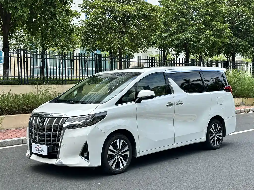 Toyota Alphard 2018 — фото 1