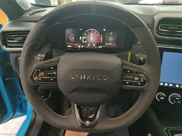 Lynk & Co 03 2022