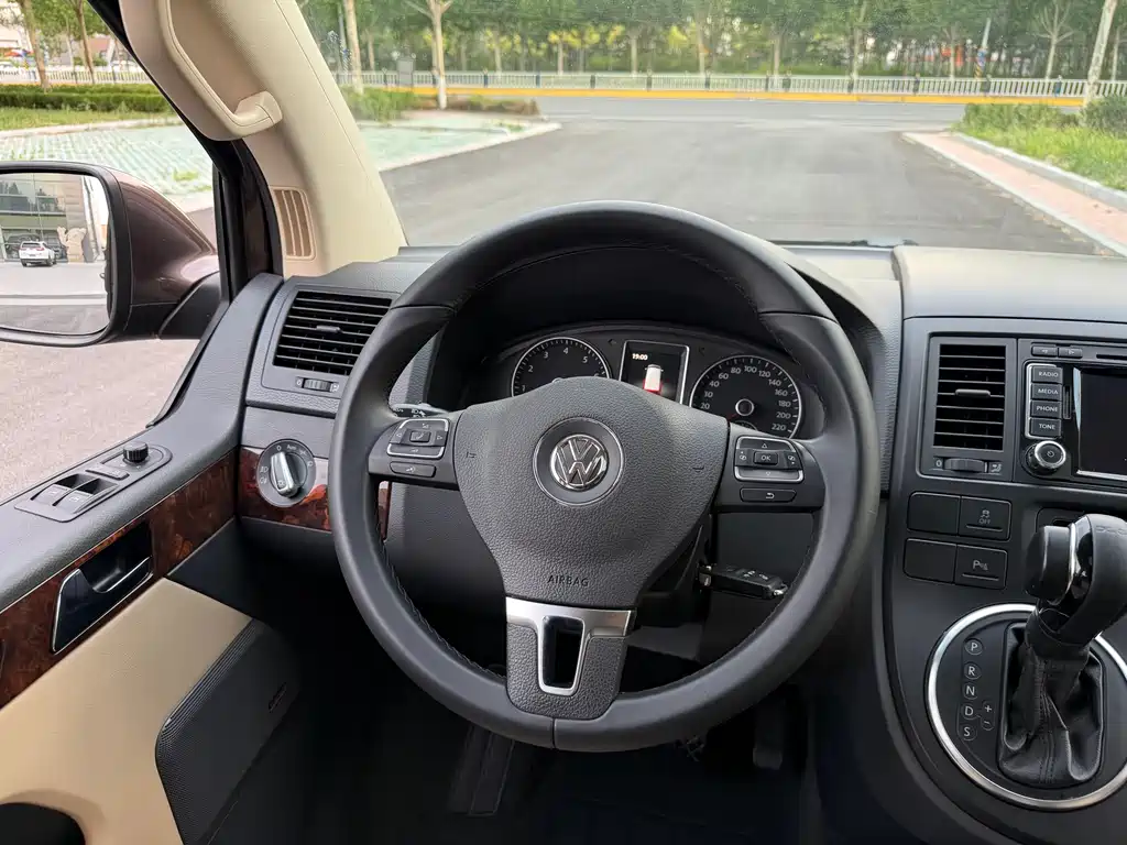 Volkswagen Multivan 2015 — фото 20